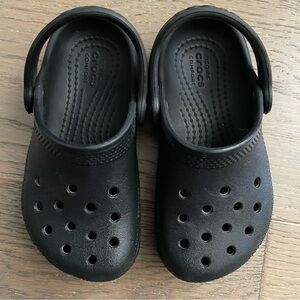 CROCS Black Sandals Versatile Flip Flops Toddler Size 8 (US)